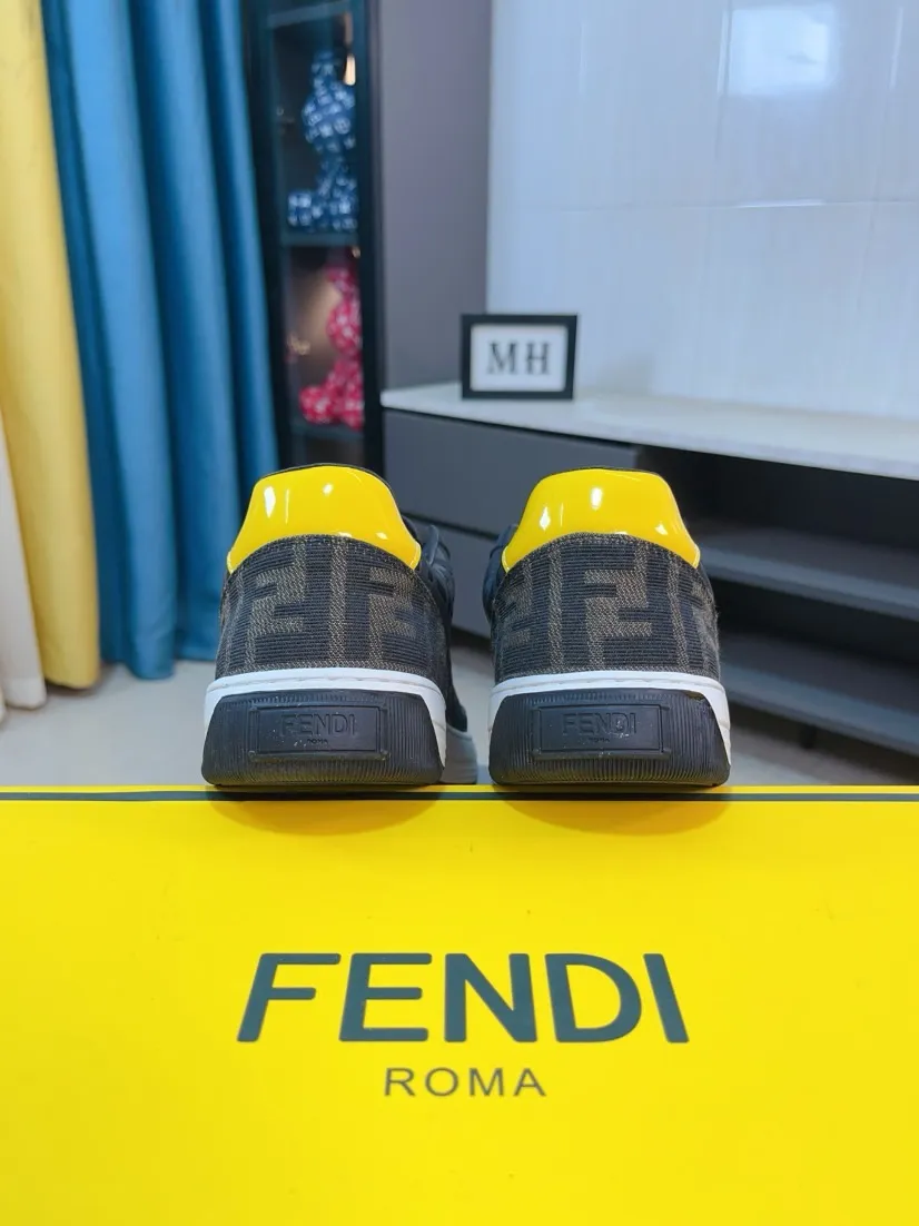 Men's Men's Shoes💰420🌹🌹[fendi] Fendi's classic and comfortable men's, this complex sneaker is made of soft calfskin➕genuine leather lining➕original ultra-light rubber material with rough outsole. This unique and light style is suitable for the casual and refined sensibility of this season. It is comfortable and natural on the feet. It is an everyday style for casual travel in autumn and winter! 38/44